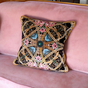 ZELLANDINE NOIR: velvet cushion