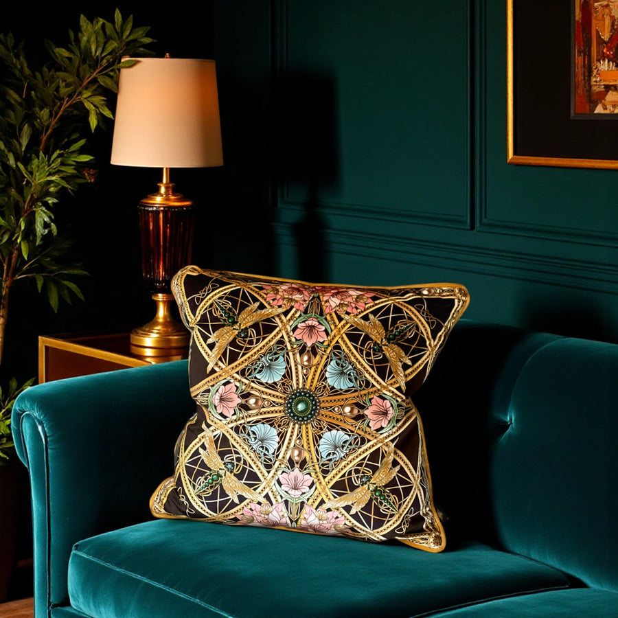 ZELLANDINE NOIR: velvet cushion